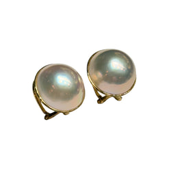 JEDK - Mabe Pearl Bezel Earrings Set in 14K Gold Setting