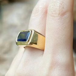 JR0185L - Blue Sapphire Men’s Ring set in 18K Gold Setting