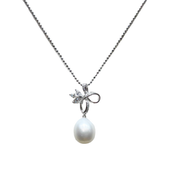 JP0213K - South Sea Pearl with Diamond Pendant set in 18K White Gold Setting