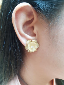 SJ3123 - Carve Quartz with Diamond Flower Earrings Set in 18 Karat Gold Settings