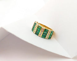 SJ3127 - Emerald with Diamond Ring set in 18 Karat Gold Settings