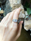 SJ1806 - Diamond Ring Set in 18 Karat Gold Settings