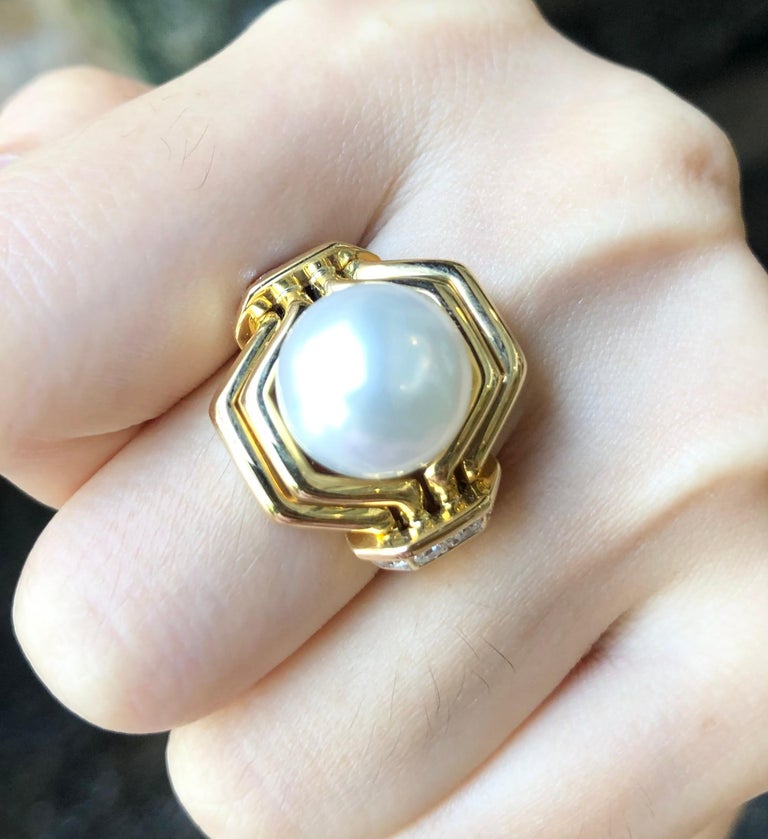 SJ2713 - South Sea Pearl with Diamond Ring Set in 18 Karat Gold Settings