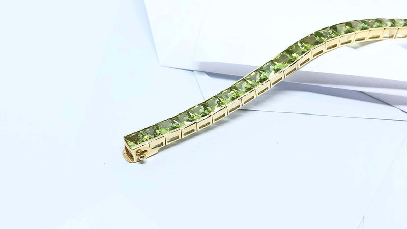 JB0100T - Peridot Bracelet Set in 14 Karat Gold Setting