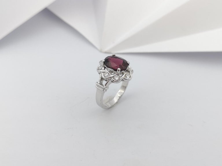SJ3092 - Rhodolite with Cubic Zirconia Ring set in Silver Settings