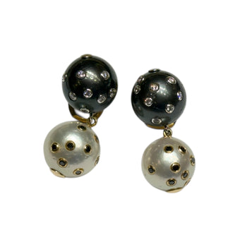 JE0109K - B&W South Sea Pearl with B&W Diamond Earrings Set in 18K Gold Setting
