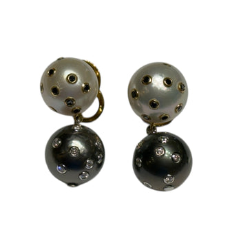 JE0109K/2 - B&W South Sea Pearl with B&W Diamond Earrings Set in 18K Gold Setting