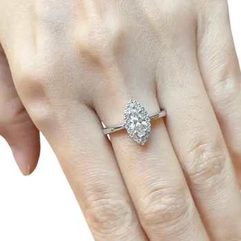 JR0948R - Diamond Ring set in 18K White Gold Setting