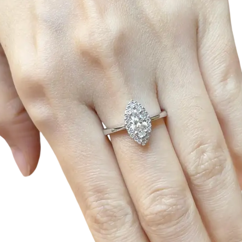 JR0948R - Diamond Ring set in 18K White Gold Setting