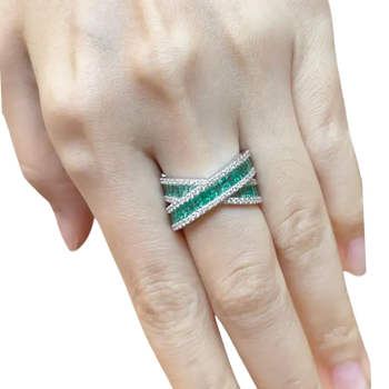 JR0174M - Emerald with Diamond Ring set in 18K White Gold Setting