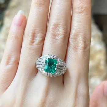 JR0362LK - Emerald with Diamond Ring set in 18K White Gold Setting