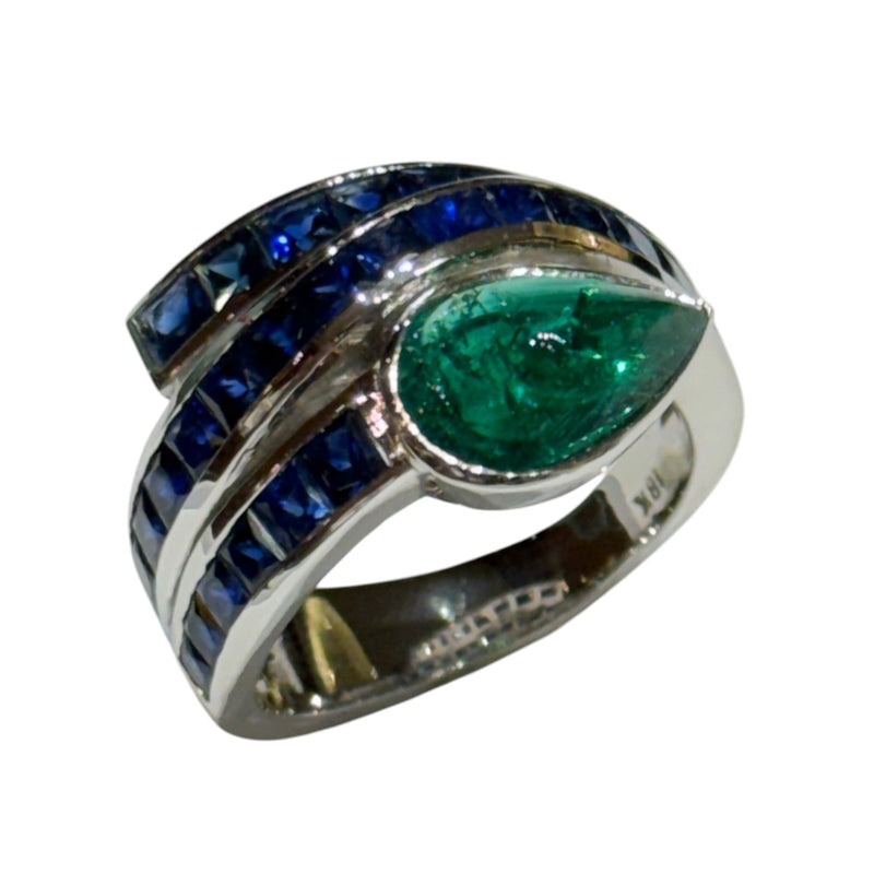 JR0306K - Cabuchon Emerald with Blue Sapphire Ring Set in 18K White Gold Setting