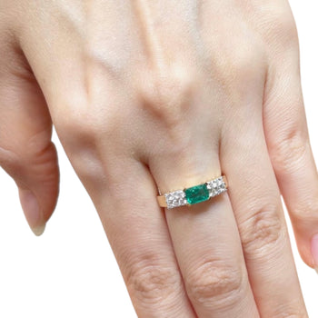 JR0273L - Emerald with Diamond Ring set in 18K Gold Setting