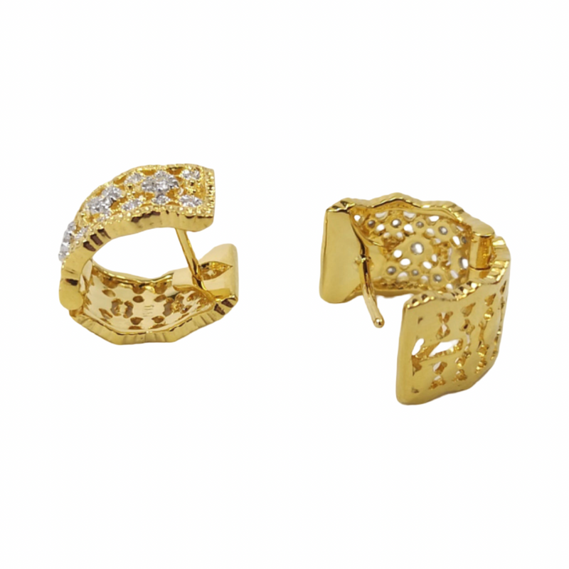 JE0285K - Diamond Filigree Huggie Earrings Set in 18K Gold Setting
