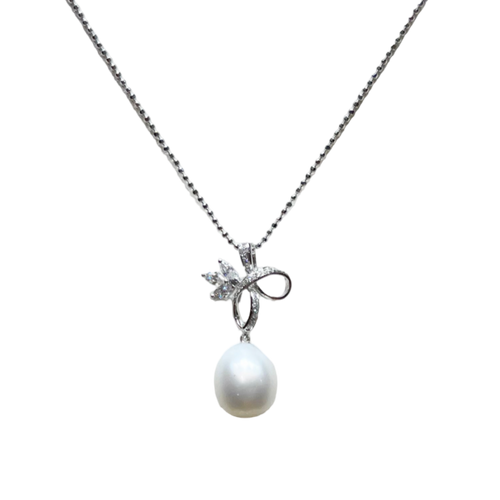 JP0213K - South Sea Pearl with Diamond Pendant set in 18K White Gold Setting
