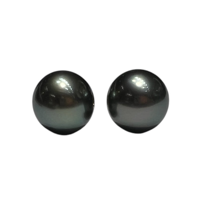 JE0304K - Tahitian South Sea Pearl Stud Earrings Set in 18K Gold Setting