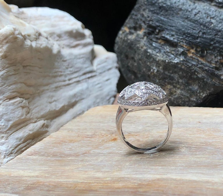 SJ1136 - Diamond Ring Set in 18 Karat White Gold Settings