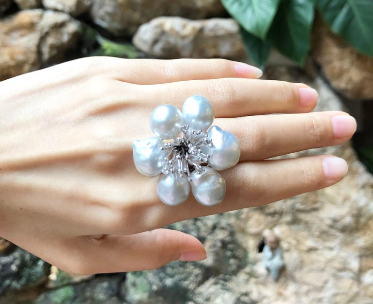 SJ1180 - South Sea Pearl with Diamond Ring Set in 18 Karat White Gold Settings