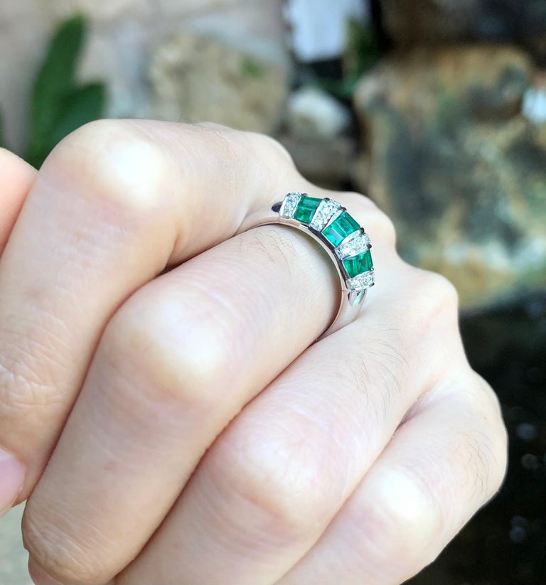 SJ1930 - Emerald with Diamond Ring Set in 18 Karat White Gold Settings