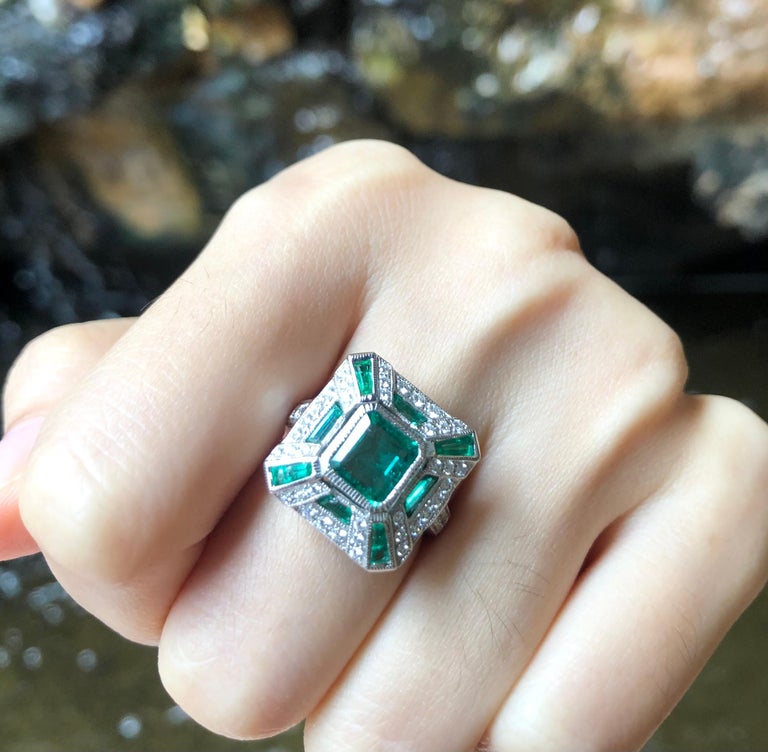 SJ6301 - Emerald with Diamond Ring Set in 18 Karat White Gold Settings