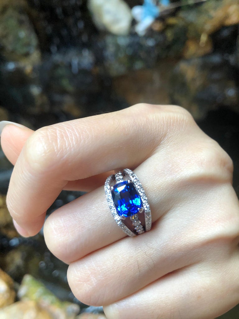 SJ6134 - Certified Ceylon Blue Sapphire with Diamond Ring Set in 18 Karat White Gold