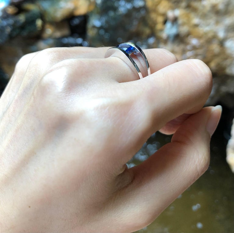 SJ1417 - Blue Sapphire Ring Set in 18 Karat White Gold Settings