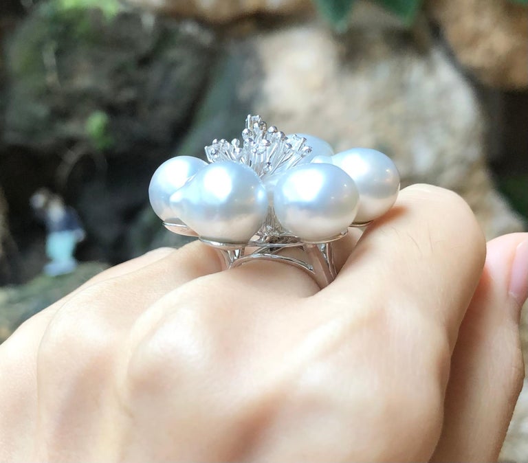 SJ1180 - South Sea Pearl with Diamond Ring Set in 18 Karat White Gold Settings