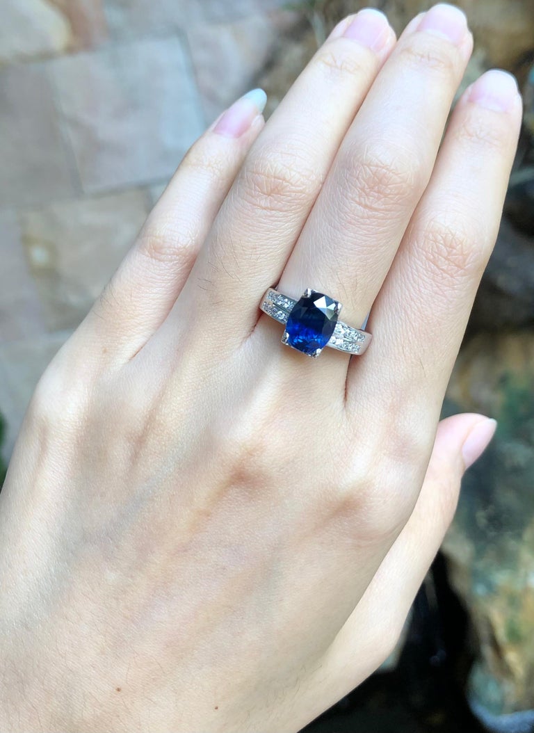 SJ1360 - Blue Sapphire with Diamond Ring Set in 18 Karat White Gold Settings