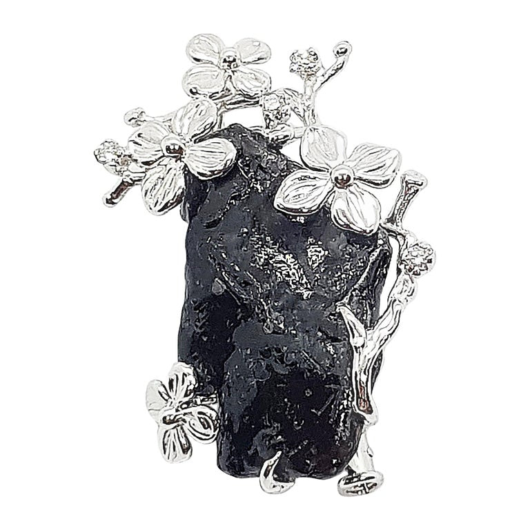 SJ6167 - Meteorite with Diamond Brooch/Pendant Set in 18 Karat White Gold Settings