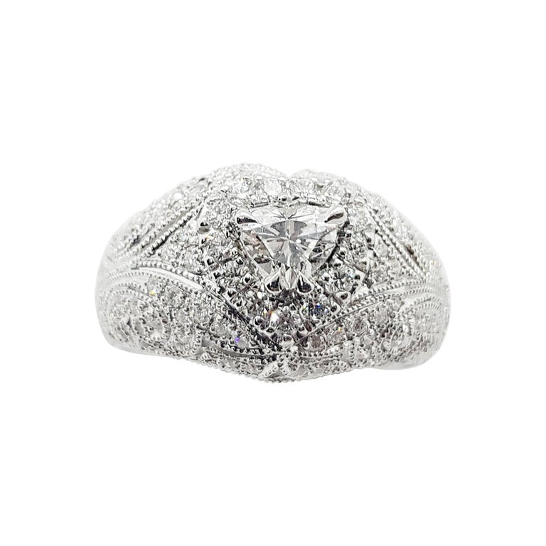 SJ1894 - Diamond Ring Set in 18 Karat White Gold Settings