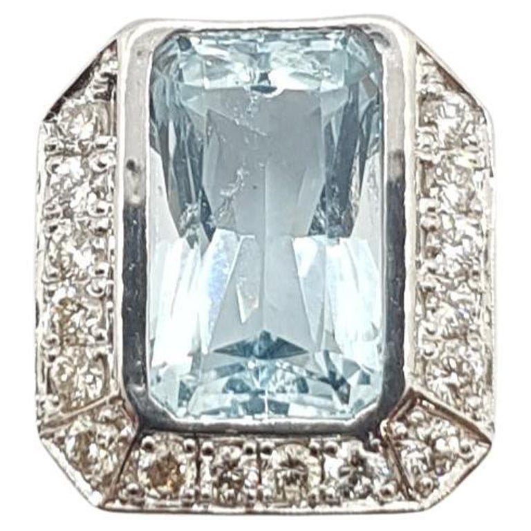 SJ6021 - Aquamarine with Diamond Pendant Set in 18 Karat White Gold Settings