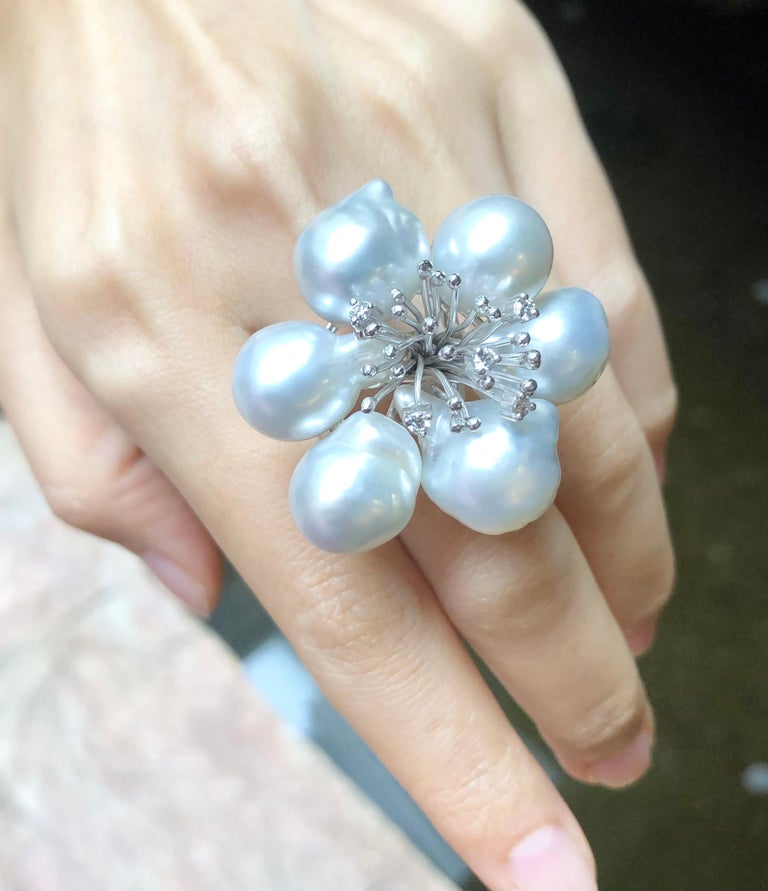 SJ1180 - South Sea Pearl with Diamond Ring Set in 18 Karat White Gold Settings