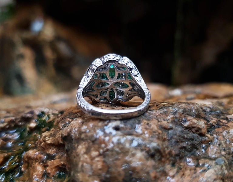 SJ2571 - Emerald with Diamond Ring Set in 18 Karat White Gold Settings