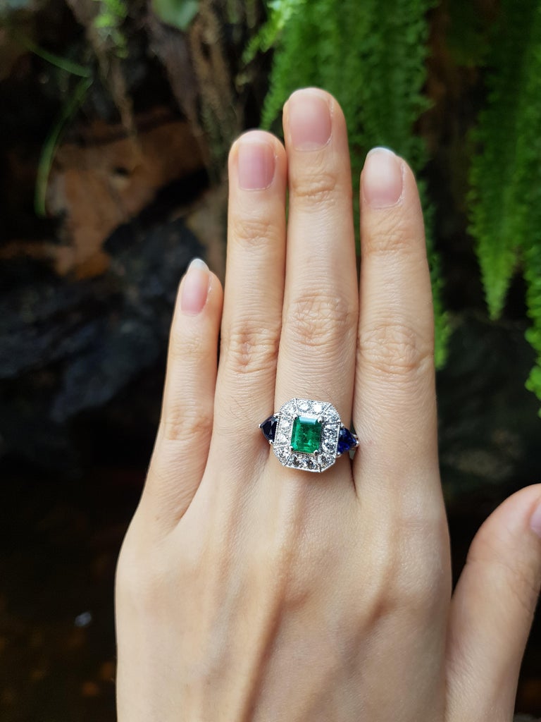 SJ2048 - Emerald with Blue Sapphire and Diamond Ring Set in Platinum 900 Settings