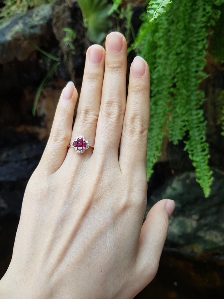 SJ2596 - Ruby with Diamond Clover Ring Set in 18 Karat Gold Settings