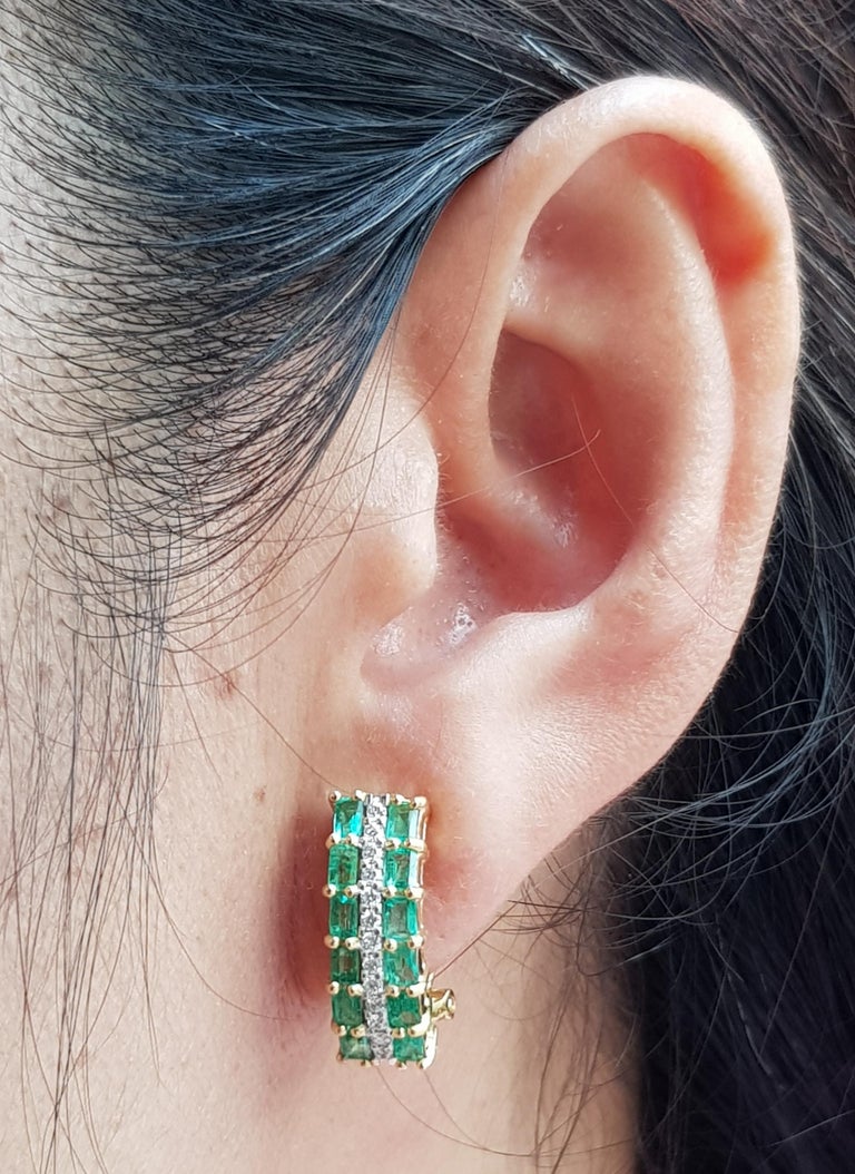 SJ2192 - Emerald with Diamond Earrings Set in 18 Karat Gold Settings