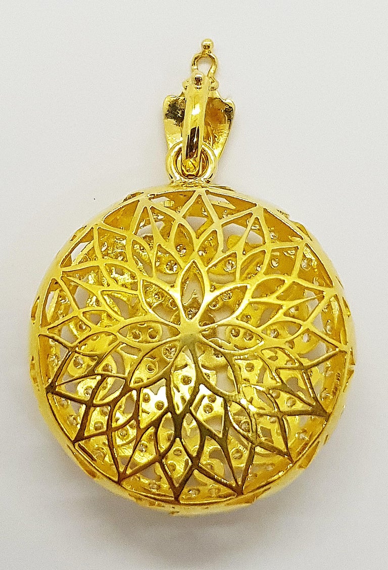 SJ1752 - Diamond Pendant Set in 18 Karat Gold Settings