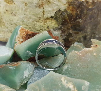 SJ1417 - Blue Sapphire Ring Set in 18 Karat White Gold Settings
