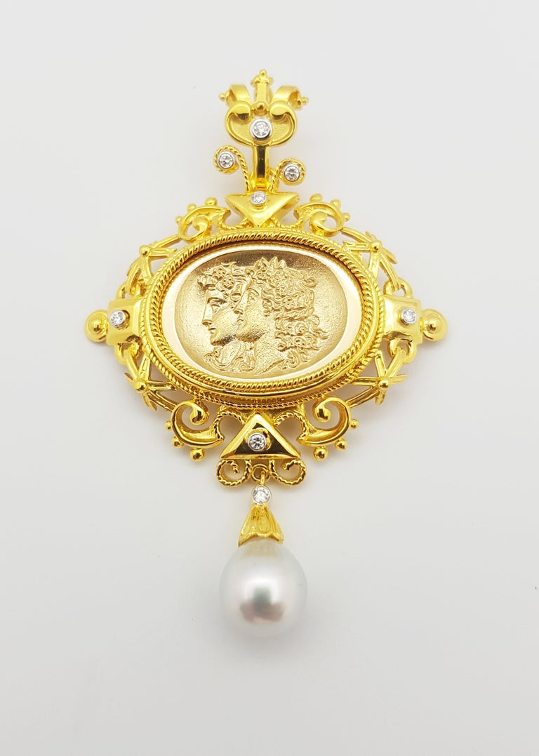 SJ1406 - South Sea Pearl with Diamond Pendant / Brooch Set in 18 Karat Gold Settings