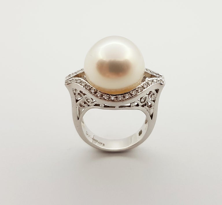 SJ1186 - Pearl with Diamond Ring Set in 18 Karat White Gold Settings