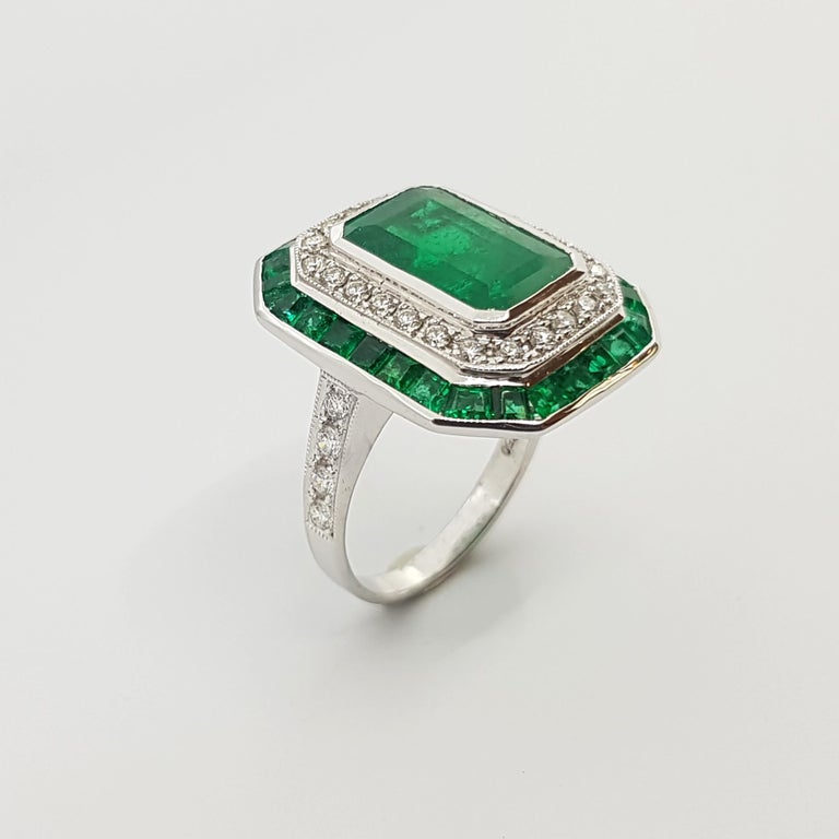 SJ1400 - Emerald with Diamond Ring Set in 18 Karat White Gold Settings