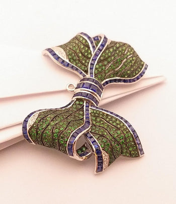 SJ2086 - Tsavorite, Blue Sapphire with Diamond Bow Ribbon Brooch Set in 18k White Gold