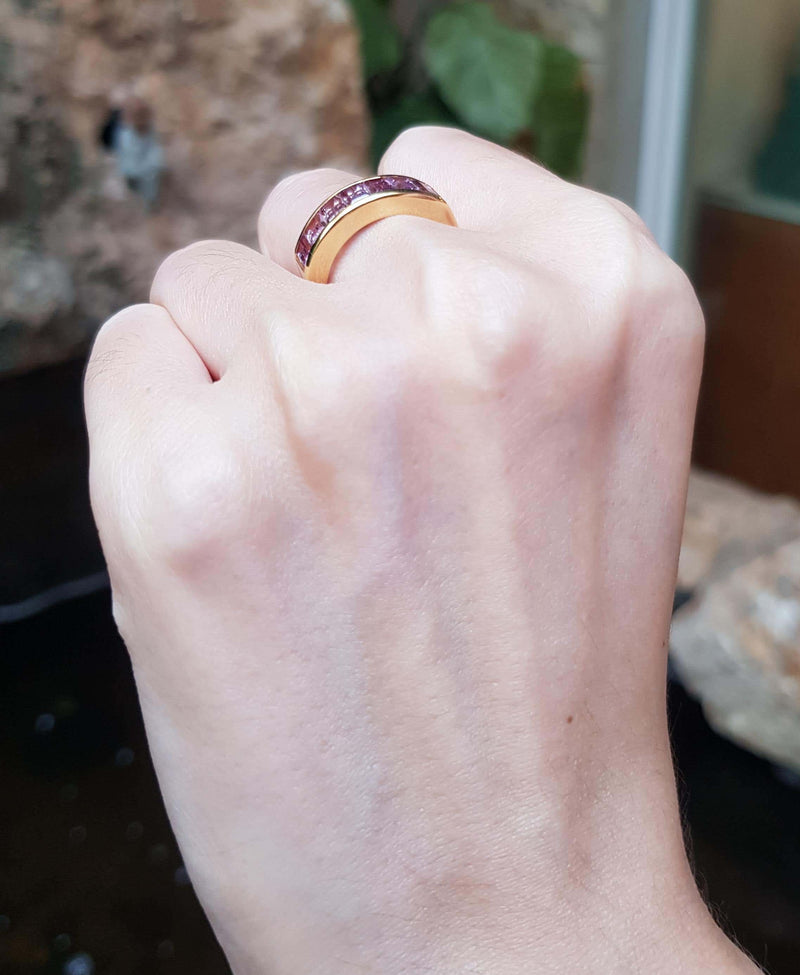 SJ2805 - Pink Sapphire Ring Set in 18 Karat Gold Settings