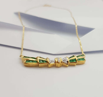 SJ2925 - Emerald with Diamond Necklace Set in 18 Karat Gold Settings