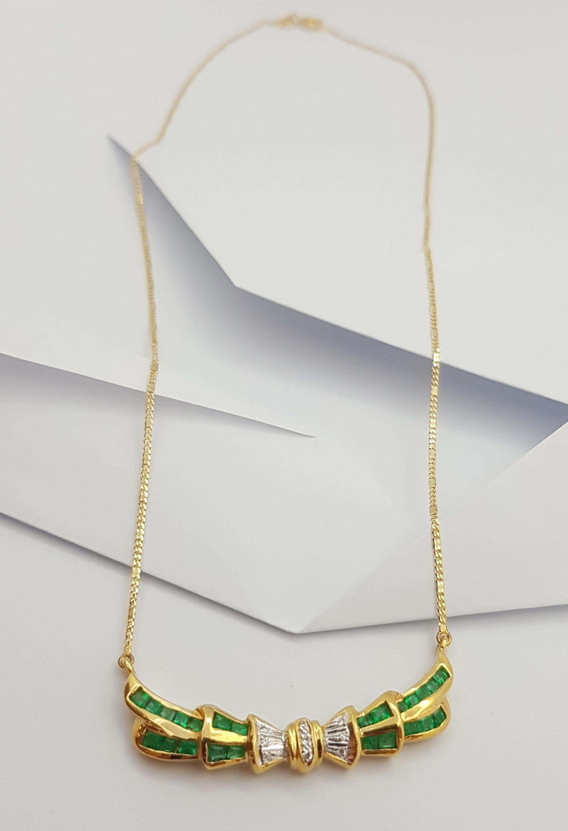 SJ2925 - Emerald with Diamond Necklace Set in 18 Karat Gold Settings
