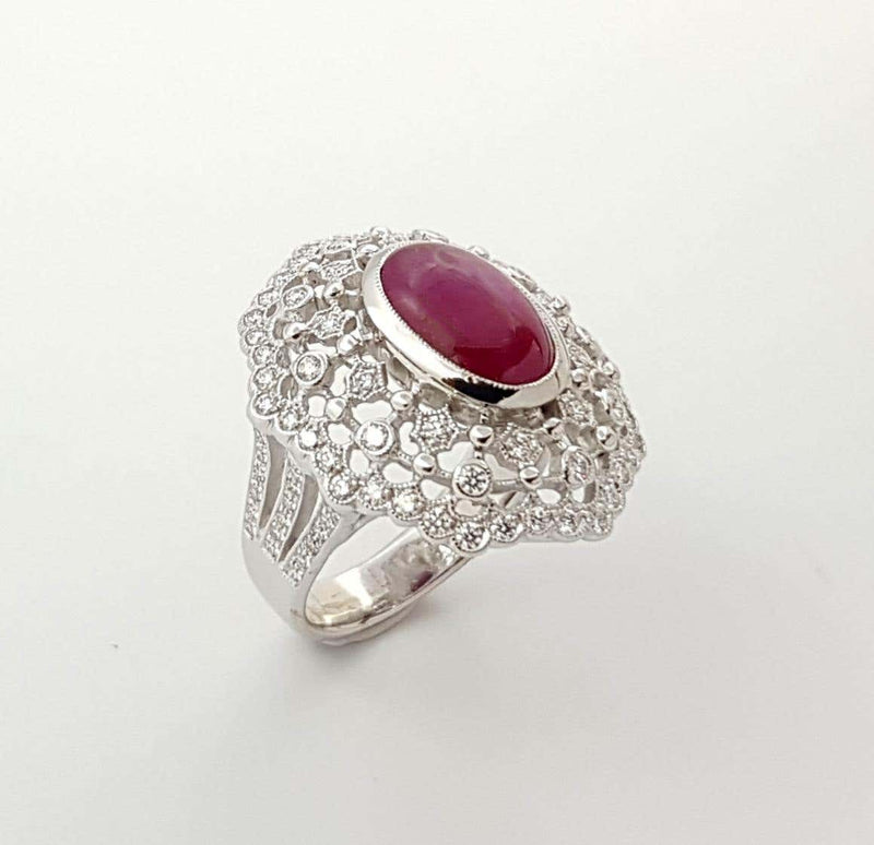 SJ2472 - Star Ruby with Diamond Ring Set in 18 Karat White Gold Settings