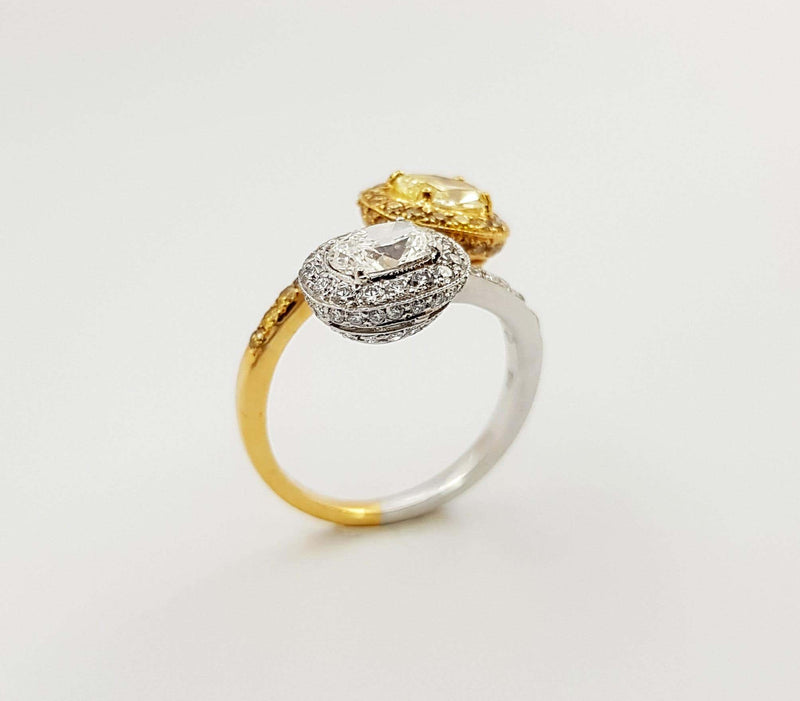 SJ2471 - Yellow Diamond and Diamond Ring Set in 18 Karat Gold Settings