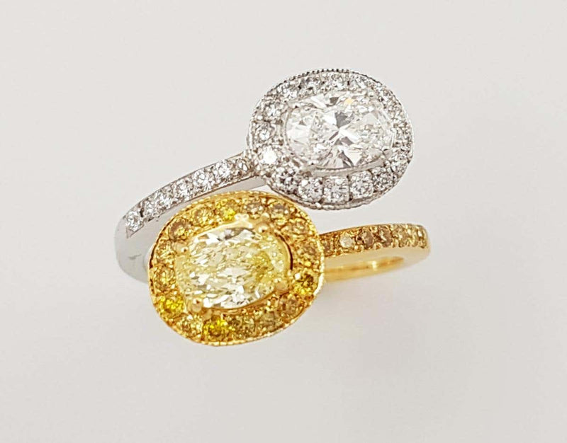 SJ2471 - Yellow Diamond and Diamond Ring Set in 18 Karat Gold Settings