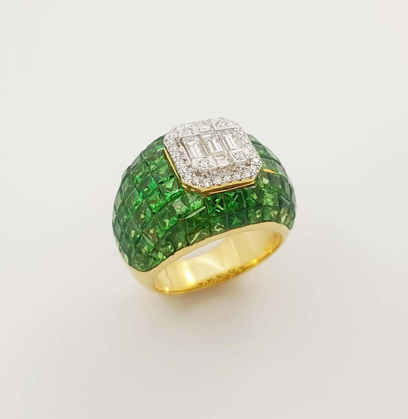 SJ6275 - Tsavorite and Diamond Ring Set in 18 Karat Gold Settings