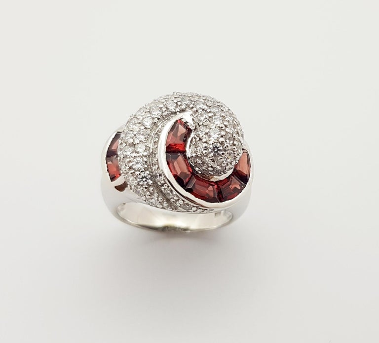 SJ3075 - Garnet with Cubic Zirconia Ring set in Silver Settings